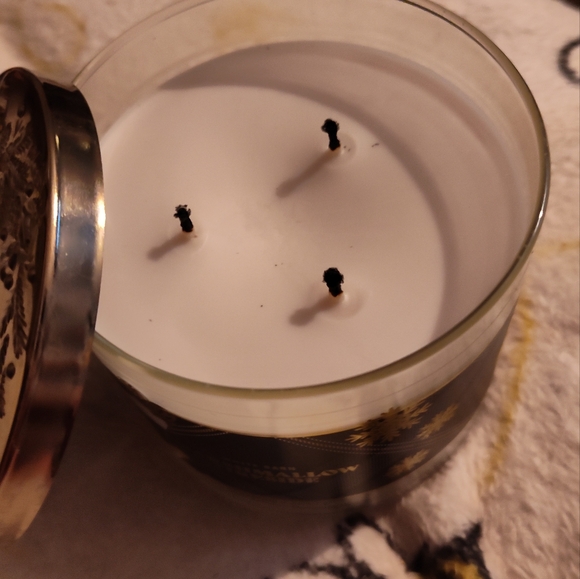 BBW 3 Wick Candle (Marshmallow Fireside) - Picture 2 of 6